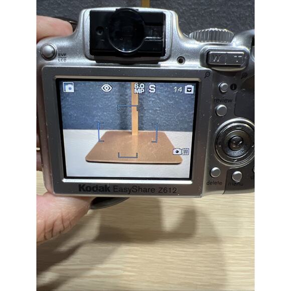 Kodak EasyShare Z612 6.1MP Digital Camera W Battery & SD Card TESTED WORKS - Picture 2 of 9
